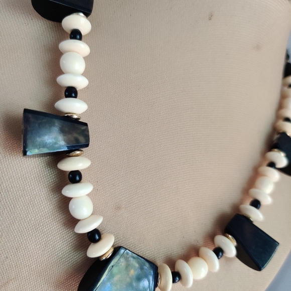 Vintage Artisan Geometric necklace Bone, wood, abalone - Picture 7 of 14
